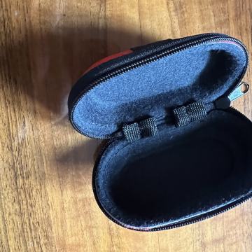 Mini Neoprenska Torbica za Slusalice Crvena