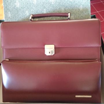 Prodajem dvije kožne poslovne torbe