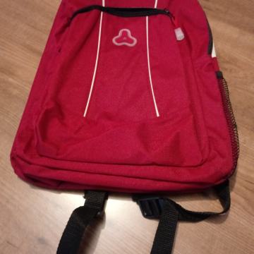 Ruksak crveni