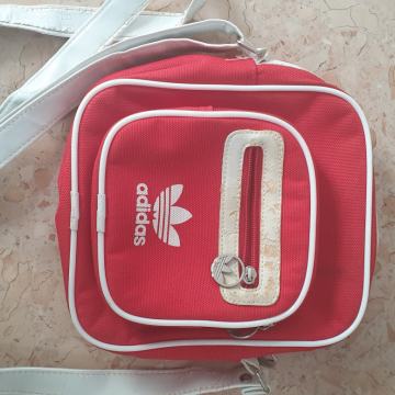 Sintetička, nepromočiva crvena "Adidas" torbica