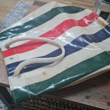 Stara ručna torba za namirnice i slično