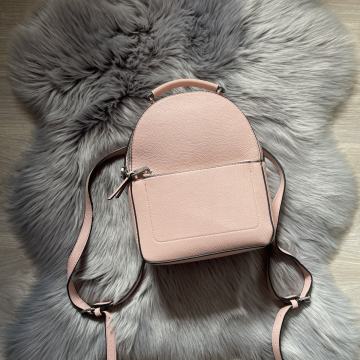 Stradivarius rozi ruksak