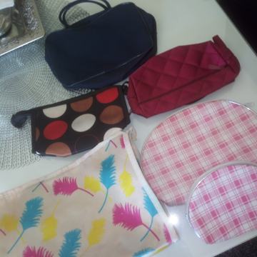 6 KOZMETIČKIH TORBICA = za 7 eur