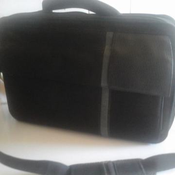 Torba za laptop 35x3x15 kvalitetna ispravna i lijepa