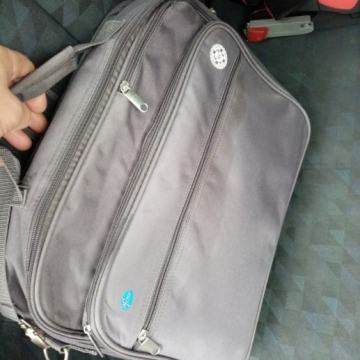 Torba za laptop 35x46x15 kvalitetna ispravna i lijepa