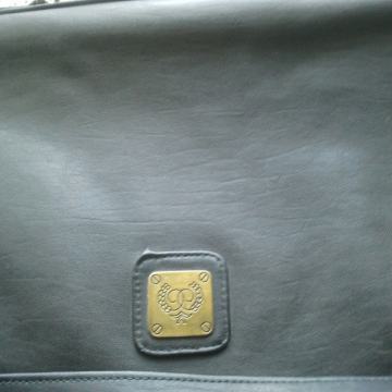 PRILIKA--kožna torba za ruku ,kupljena u Munchenu,vidi slike!