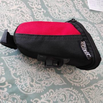 torbica sa alatom za bicikl