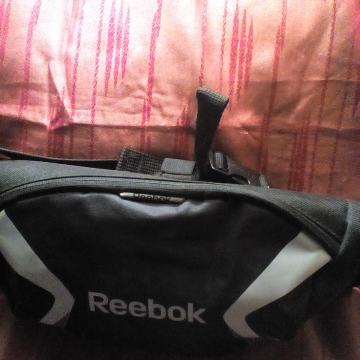 TORBICA oko pojasa-REEBOK-nova