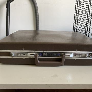 Vintage aktovka -tvrdi materijal 70’s