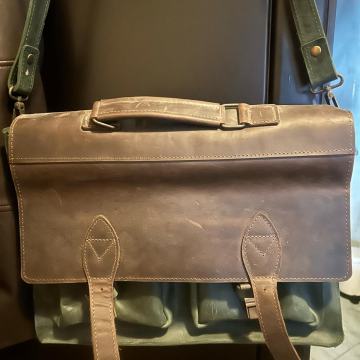 Nova i nekorištena, ručni rad, vintage kožna torba