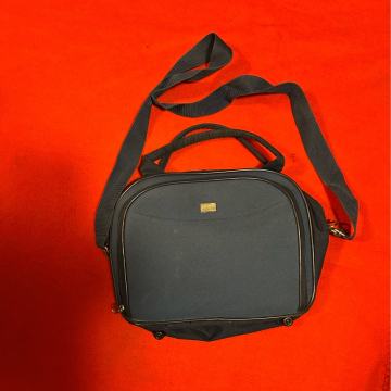 ZENSKA TORBICA AVON 27x23