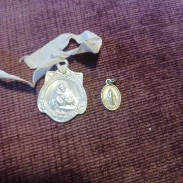 Crkvena medaljica i privjesak