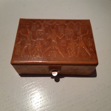 KUTIJA  KOŽA - raritetna za sitnice/nakit