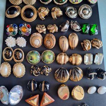 LOT nakita-bižuterija- naušnice, broševi, ogrlice, narukvice