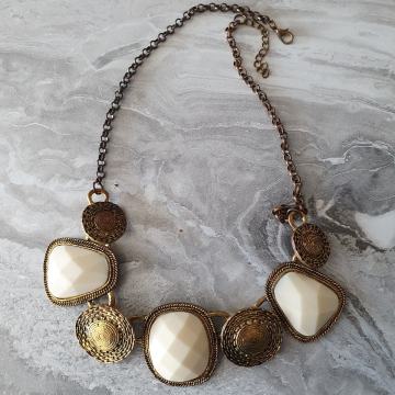 lot nakita bizuterija