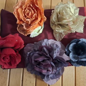 LOT ukrasnih broševa (ruža)