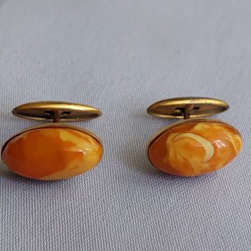 MANŽET Gumbi. Krem poludragi kamen . polulopta-elipsa. Mob