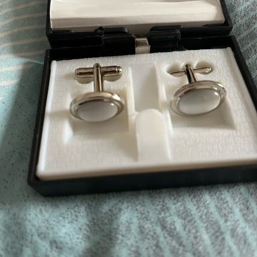 Manžete za košulju. Cijena je fiksna .