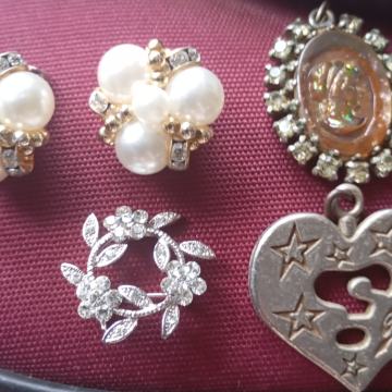 Nakit(privjesci,bros i naušnice)