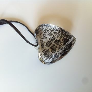 privjesak u obliku srca