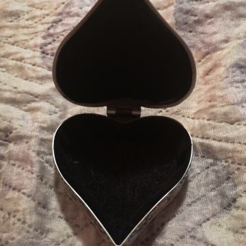 Prodajem kutijicu za nakit