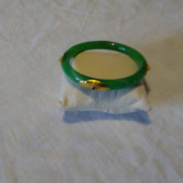 Prodajem narukvicu od žada sa zlatnim listiima ćima i safirima