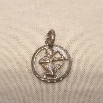 Srebreni Privjesak sa simbolom horoskopskog znaka Strijelca