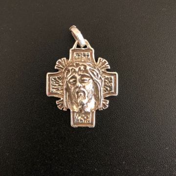 SREBRNI PRIVJESAK SA LIKOM ISUSA NA KRIŽU 8,84g .925,R1,RATE,POVOLJNO!