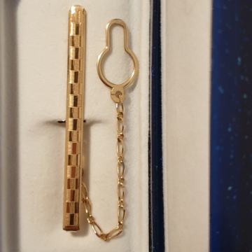 Zlatna igla za kravatu