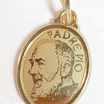ZLATNI PRIVJESAK ZA OGRLICU, SVETI PADRE PIO, ZLATO 18 K, ČISTOĆE *750