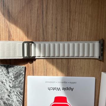 Apple Watch ultra cellular, 49mm Titanium case with Starlight