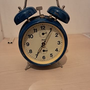 Budilica "INSA " stara servisiranje