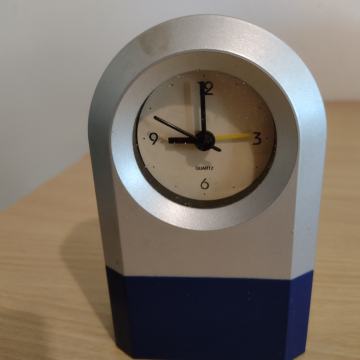 Budilica/vekerica stara