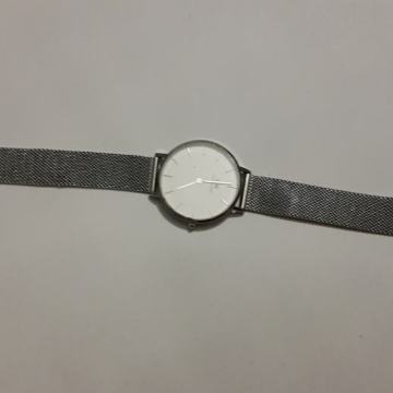 DANIEL WELLINGTON sat