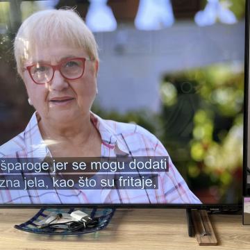 Digitalna budilica s LED zakrivljenim zelenim zaslonom