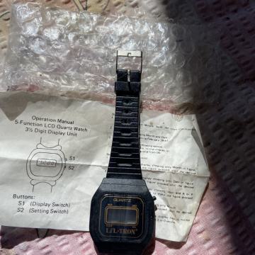 Digitalni stari sat vintage nov nekorišten hipser