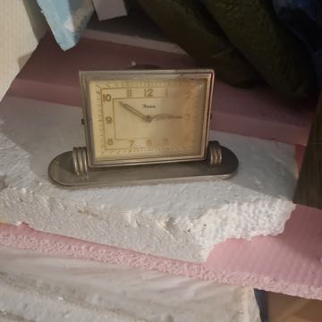 insa budilica na navijanje