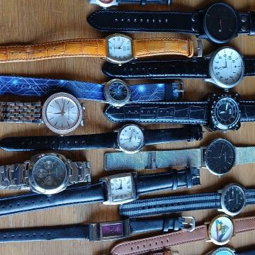 Lot satova raznih br 4- 22 kom-zamjena