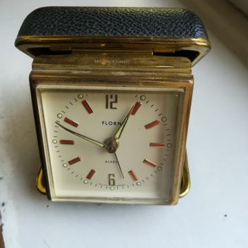 Putni sklopivi budilnik