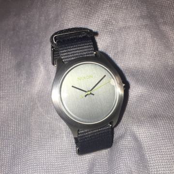 RUCNI SAT NA BATERIJE NOVO