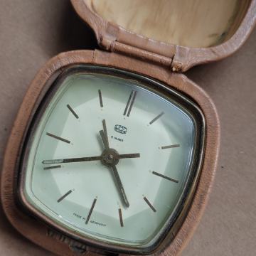 Ruhla stolni sat - rijedak