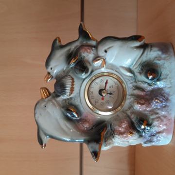 Sat porculan delfini,stolni mali retro