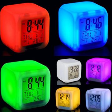 Svjetleći LED digitalni sat s alarmom