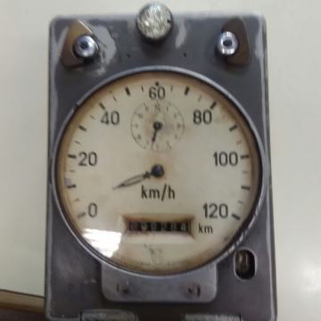 Željeznićki sat iz šinobusa ivlaka