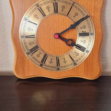 Zidni sat Insa. Iz 80-ih godina prošlog stoljeća.  U savršenom stanju,
