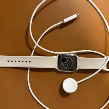 Apple sat,series 8, 41mm,starlight aluminijem case