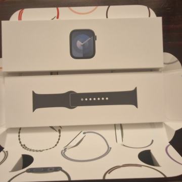 Apple Warch Series 9 , 45mm,Midnight AI ,M/L GPS