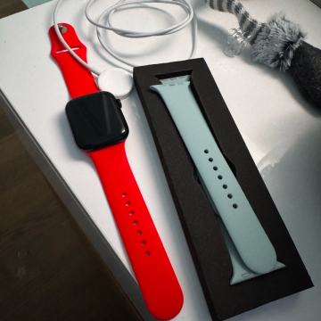 Pametni sat Apple Watch 7 45mm
