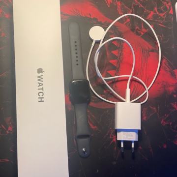 Apple watch model SE crno