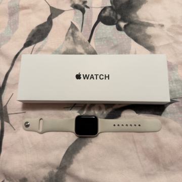 Apple Watch SE 2 (40 mm) – Starlight